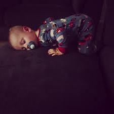 لماذا لا ينام الأطفال ليلا - الأسباب وطرق التغلب عليها.
