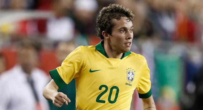 برنار أنيسيو: مهنة وإنجازات لاعب كرة قدم برازيلي شاب